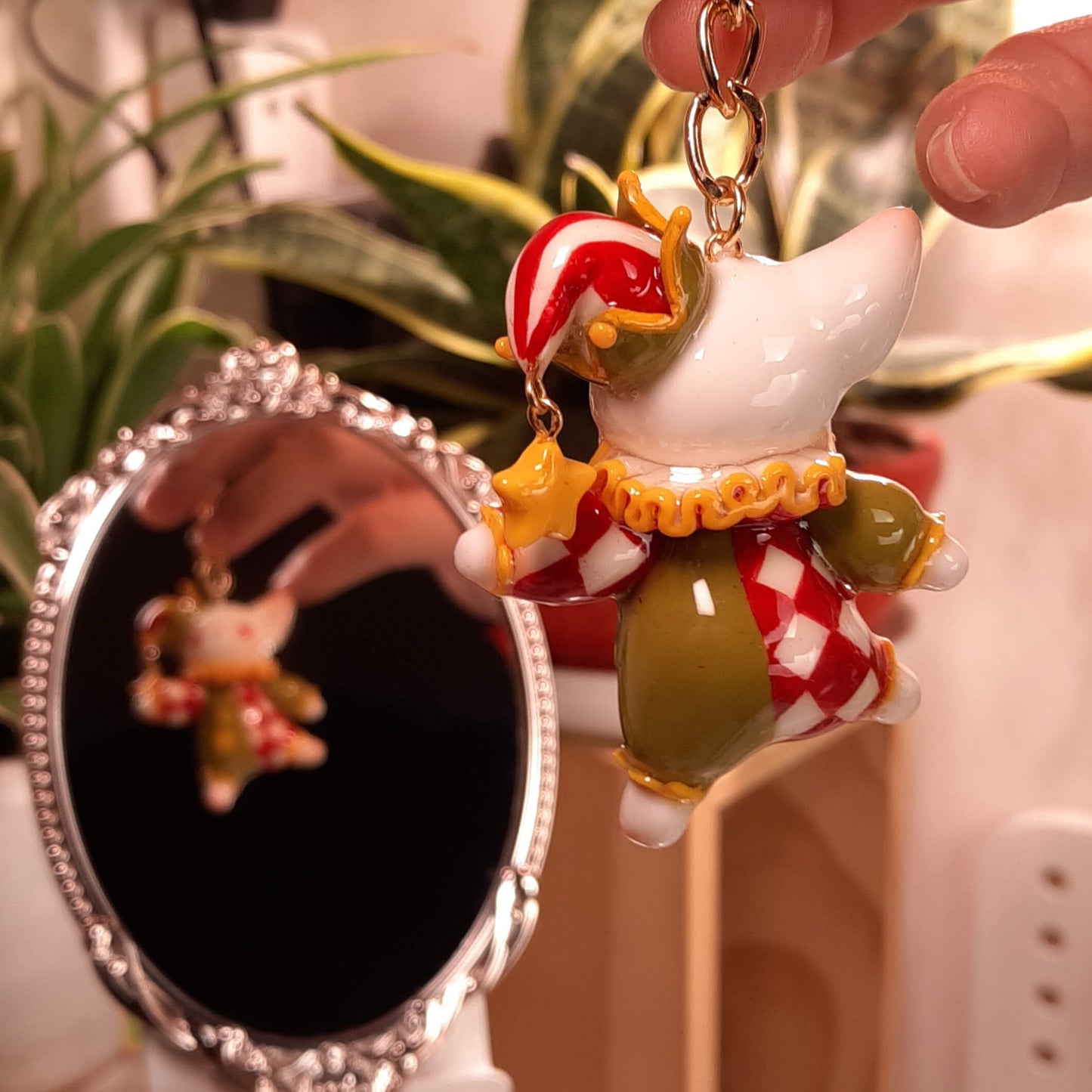 . Mimi in the Circus - Keychain/Phonechain .  [ Pre-order ]