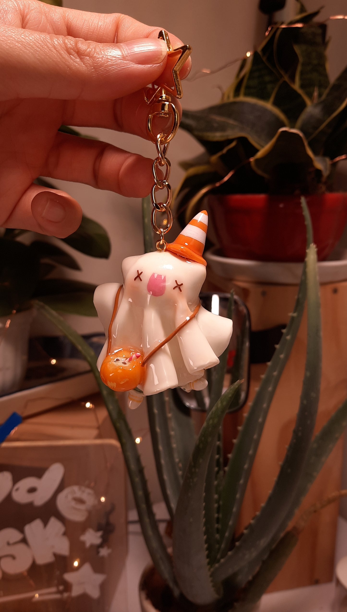 . Boo in the Circus - Keychain/Phonechain .  [ Pre-order ]