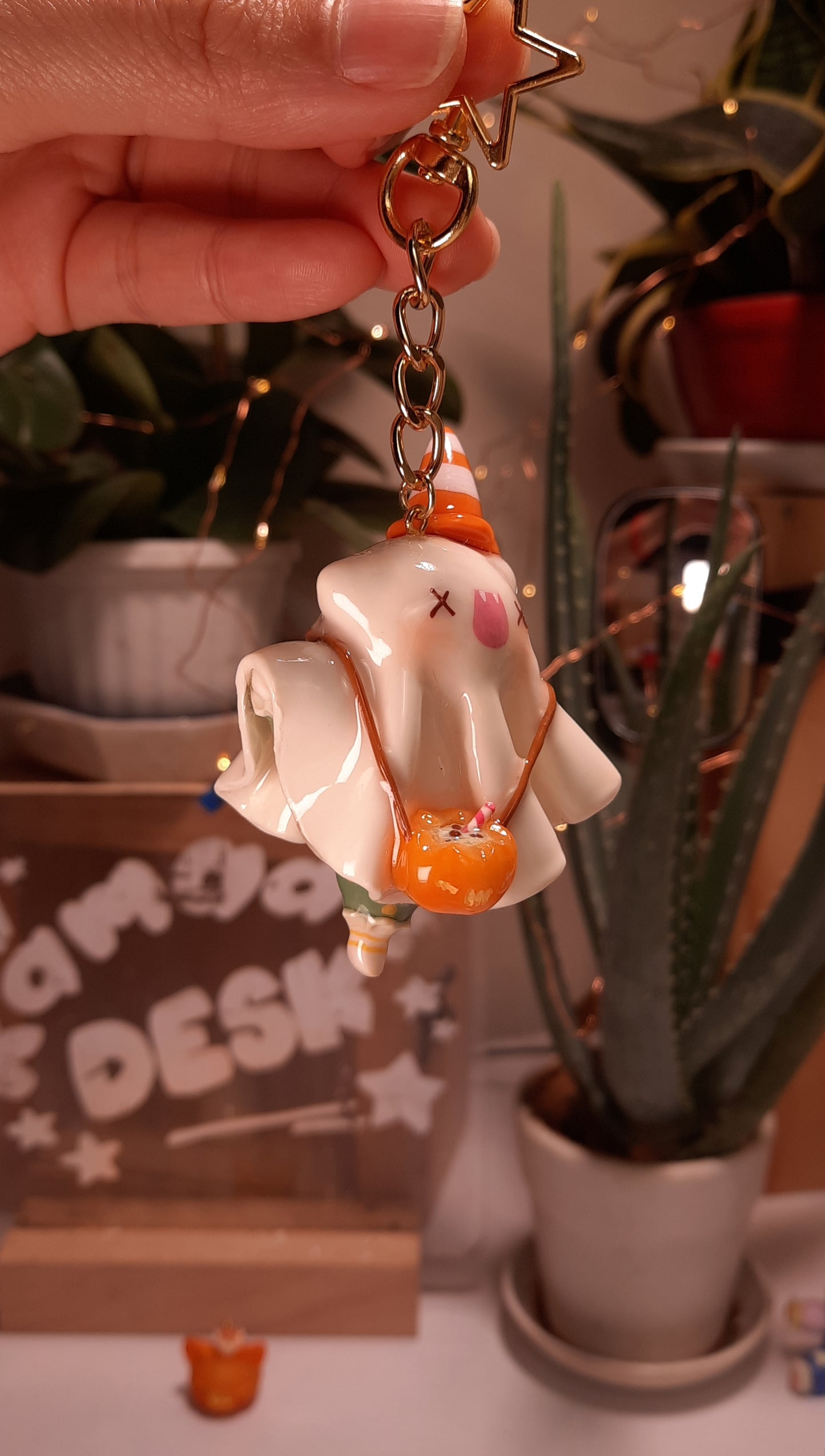 . Boo in the Circus - Keychain/Phonechain .  [ Pre-order ]