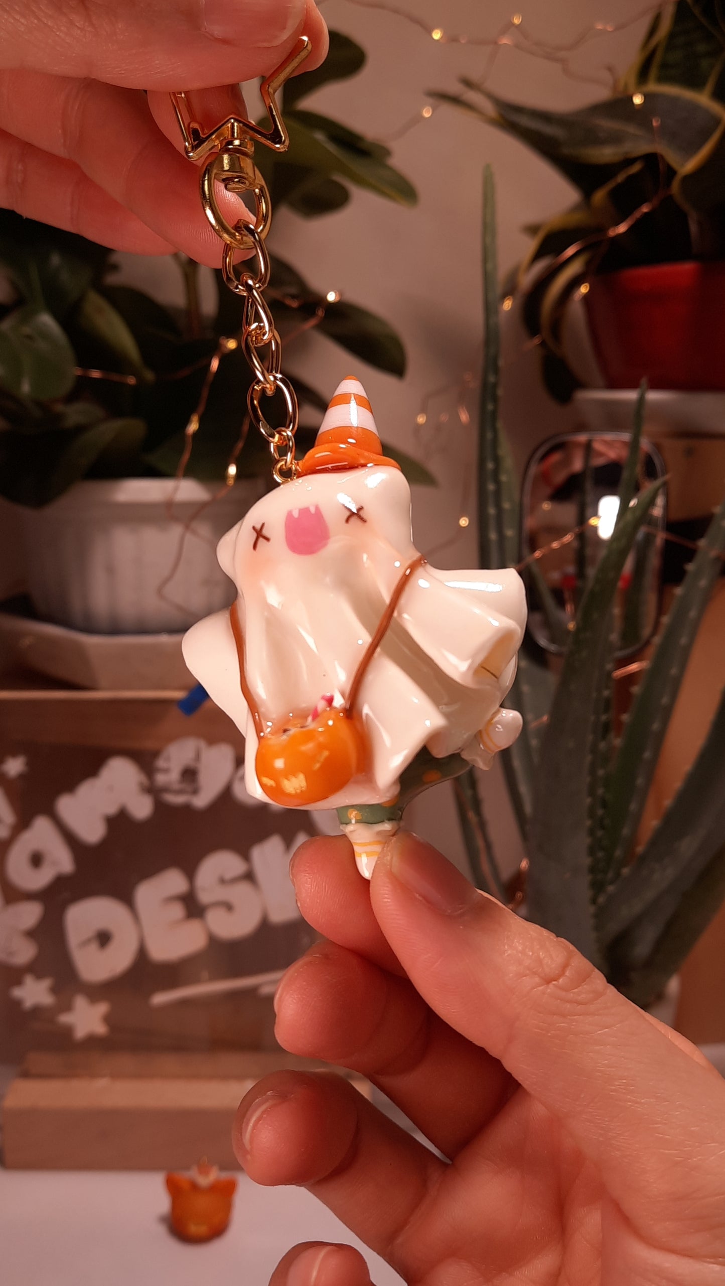 . Boo in the Circus - Keychain/Phonechain .  [ Pre-order ]