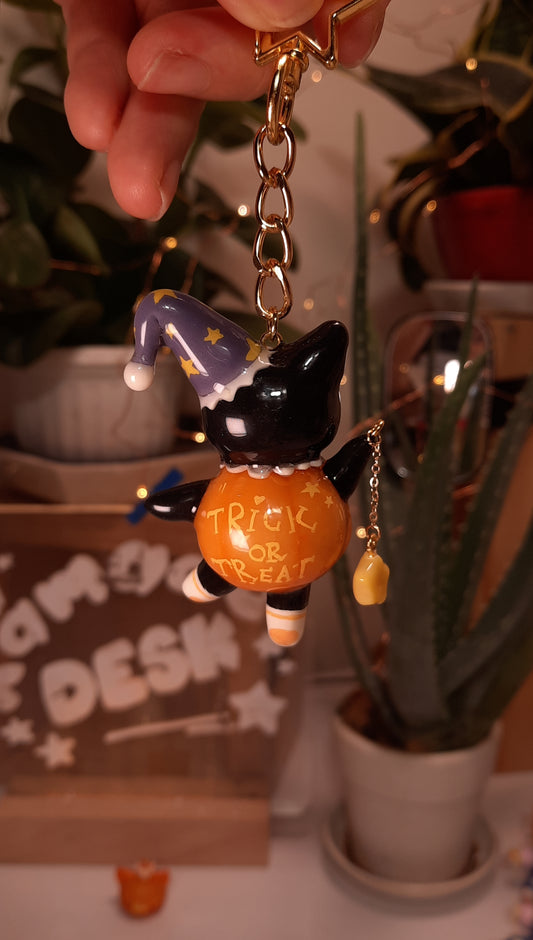 . Dark Witch in the Circus - Keychain/Phonechain .  [ Pre-order ]