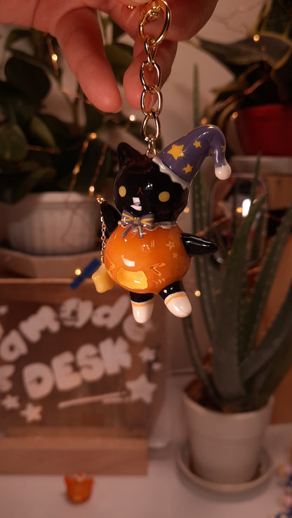 . Dark Witch in the Circus - Keychain/Phonechain .  [ Pre-order ]