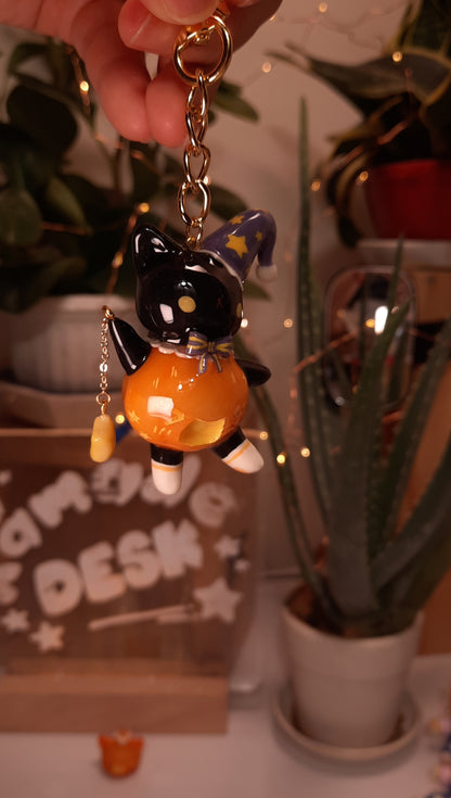 . Dark Witch in the Circus - Keychain/Phonechain .  [ Pre-order ]