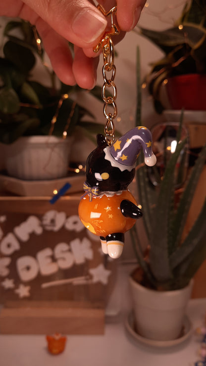 . Dark Witch in the Circus - Keychain/Phonechain .  [ Pre-order ]