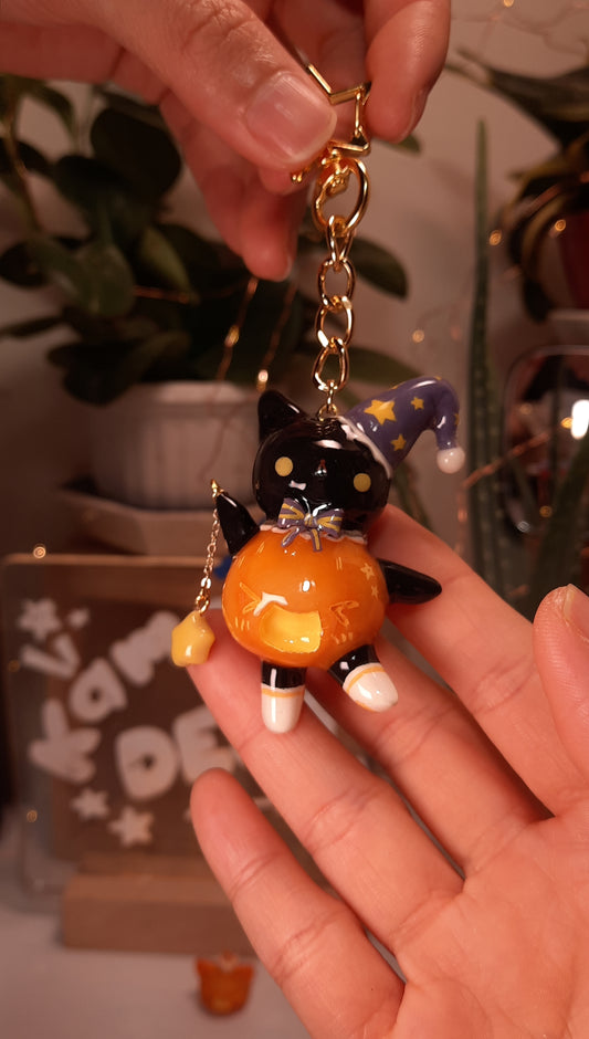 . Dark Witch in the Circus - Keychain/Phonechain .  [ Pre-order ]